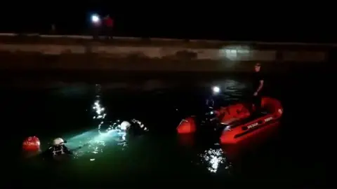 Operativo de búsqueda equipos de rescate