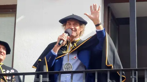 Julián Iantzi desde el balcón del ayuntamiento de Ablitas