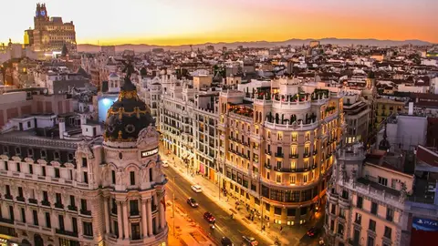  Siente el pulso de las principales ciudades de España: Madrid y Barcelona en todo su esplendor cultural 