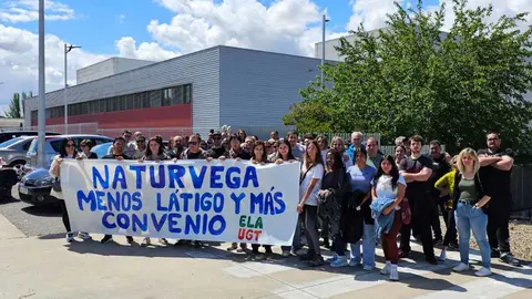 trabajadores de Natuvega en huelga