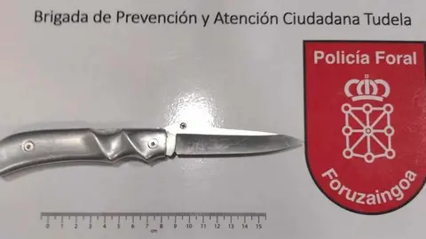 navaja requisada al joven que atracó una farmacia en Fustiñana