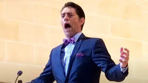 José Luis Sola tenor navarro