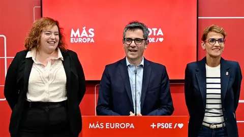 PSN-PSOE en el mitín de Pamplona (Elena Sancho, Félix Bolaños y María Chivite)