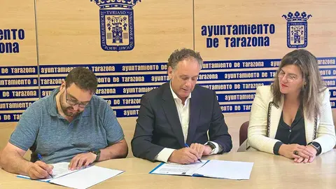 Firma del convenio de colaboración entre el Ayuntamiento de Tarazona y Cruz Roja