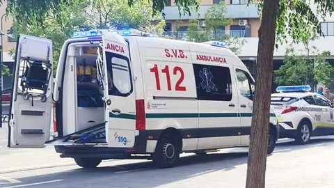 Ambulancia junto a Policía Local en Tudela