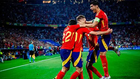 Jugadores de la selección española celebran el segundo gol ante Francia