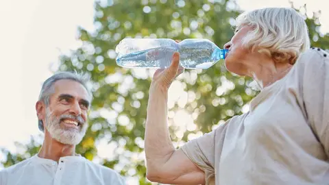 Ante el calor se recomienda, entre otras medidas, beber más agua y no realizar esfuerzos físicos de forma excesiva