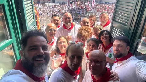 Miembros de PSN PSOE en el inicio de las Fiestas de Tudela 2024. Foto Facebook psntudela