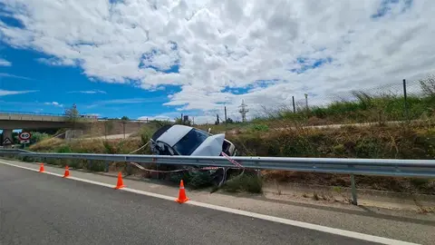 Vehículo abandonado en la A-68 (2)