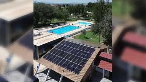 Placas solares en el polideportivo municipal de Ablitas