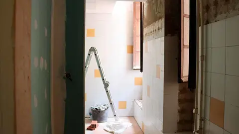 obras en los baños de la Escuela-Conservatorio Fernando Remacha