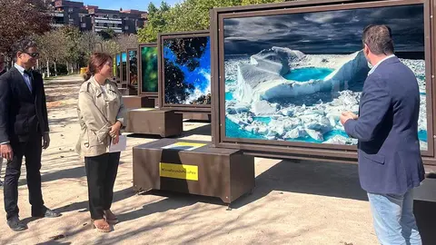 Inauguración en Tudela de la exposición 'De Polo a Polo, un viaje fotográfico por los últimos paraísos naturales del planeta'