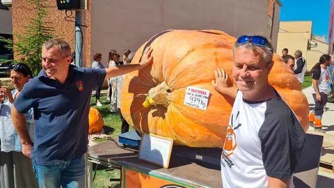 concurso de calabazas gigantes de valtierra hermanos ian y stuart paton