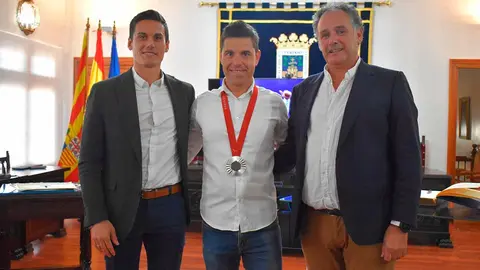 Tarazona homenajea al ciclista Eduardo Santas