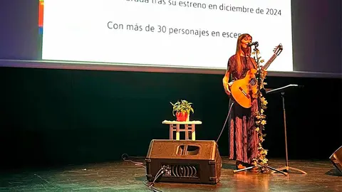 La cantautora SoniAMar actuó en la presentación de la programación del Auditorio de Ribaforada para la temporada otoño-invierno