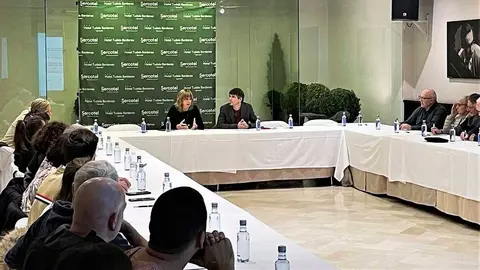 Ana Ollo y Javier Arakama, en la reunión mantenida con agentes sociales de La Ribera