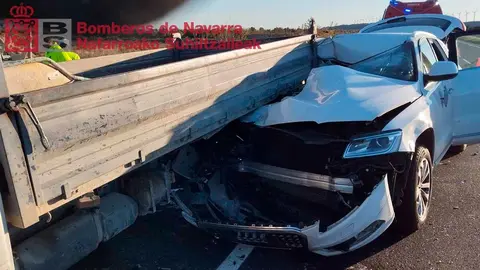 colisión turismo camión cintruénigo