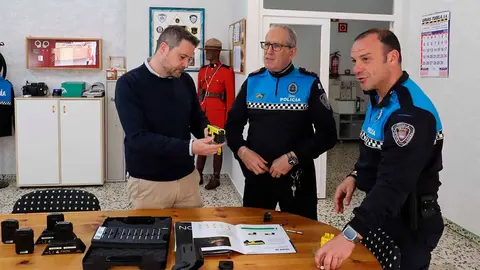 policía local cámaras corporales y táser