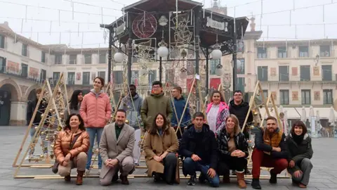 arboles navideños reciclados alumnos fp especial eti tudela2