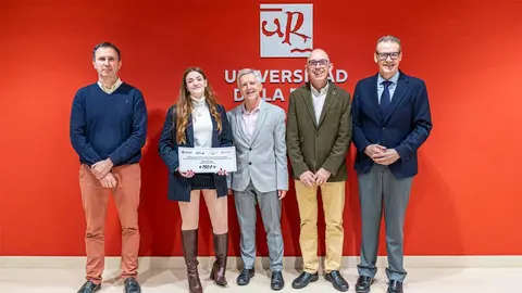 marta lópez casajús, premio al mejor trabajo fin de grado universidad de la rioja