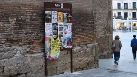 soporte carteles publicitarios calle eza