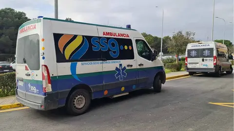 Ambulancias frente a la entrada del Hospital Reina Sofía de Tudela (2).  Foto Tudelahoy