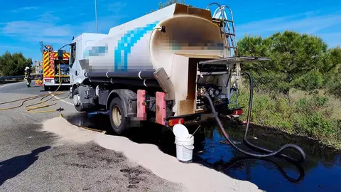 camión cisterna vertido aceite reciclado tudela (1)