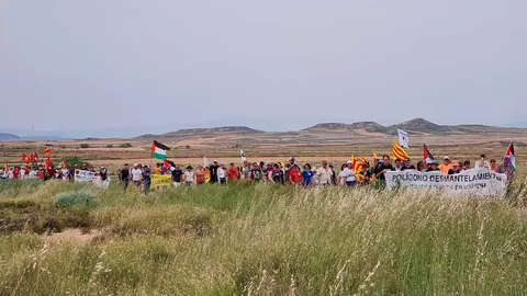 Marcha por el desmantelamiento del Polígono de Tiro de Bardenas (1)