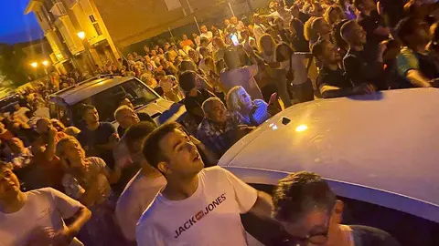 vecinos de marcilla salen a la calle para pedir el cierre del centro de acogida de menores3