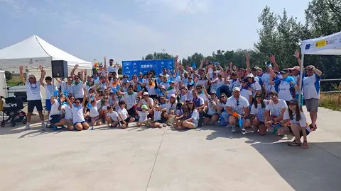 Participantes de la jornada ambiental celebrada en Tudela organizada por Grupo Enhol y Jata