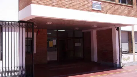Entrada principal del colegio público San Babil de Ablitas