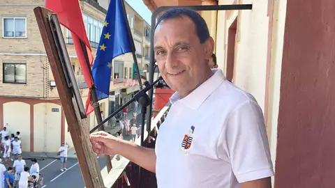 Javier Velaza ha lanzado el cohete de las Fiestas de Castejón 2025