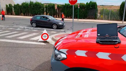 Agentes de la Policía Foral durante un control preventivo en los accesos a Tudela con motivo del inicio de las fiestas de Santa Ana