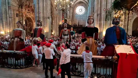 baile de los gigantes en la catedral de tudela