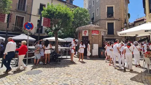 Punto de información en Plaza San Jaime durante las Fiestas de Tudela 2025