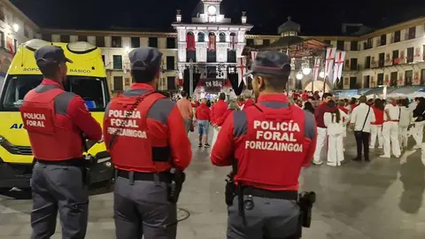 Policía Foral en la Plaza de los Fueros de Tudela durante las Fiestas de Santa Ana 2026