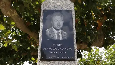 Monumento en el Parque Municipal de Castejón en memoria de Francisco Casanova asesinado por ETA
