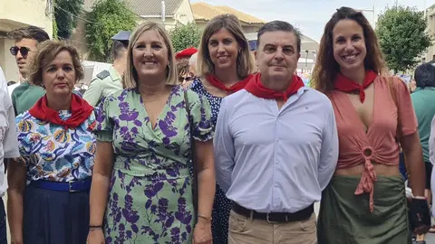 Pregoneros y Alcaldesa Día del Tomate de Cadreita 2025