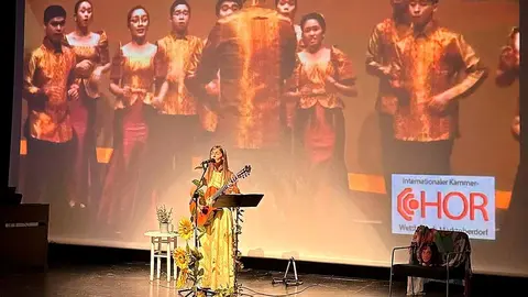 SoniAMar durante su actuación en la presentación de la temporada cultural de Ribaforada