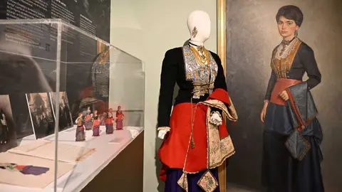 Exposición sobre trajes regionales navarros en Tudela