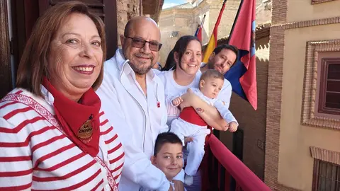 Ángel Francés junto a su familia en el inicio de las Fiestas de Corella 2025