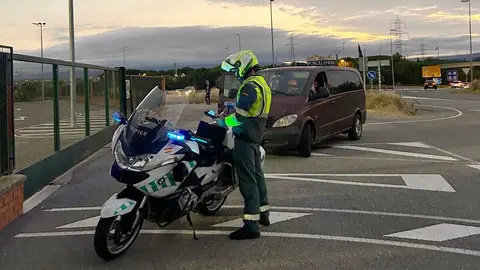 La Guardia Civil intercepta a un conductor ebrio en la A-68 tras alertas de varios usuarios