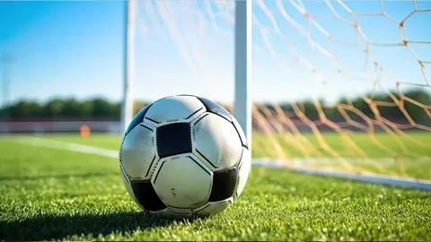 Balón de fútbol en el campo