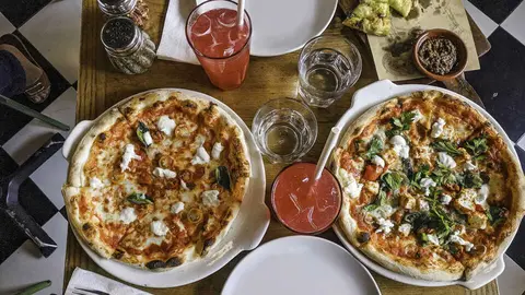  Abrir una pizzería exitosa va mucho más allá de dominar la receta perfecta. 