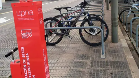 Estaci&oacute;n de reparaci&oacute;n de bicicletas de la UPNA