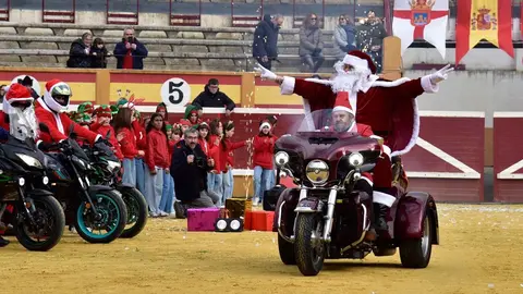 Llegada de Pap&aacute; Noel a la Plaza de Toros de Tudela 2025. Foto &Aacute;ngel &Aacute;lvaro