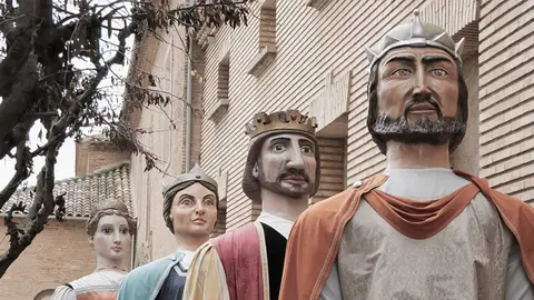 Comparsa de gigantes y cabezudos de Tudela