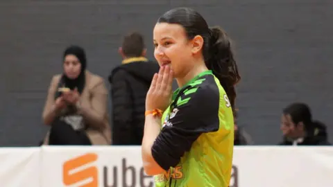 Leyre Sahag&uacute;n Sola, jugadora cascantina de balonmano