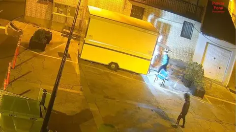 Momento del atraco a una churrer&iacute;a en Cascante a punta de pistola