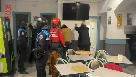 Inspecci&oacute;n de Polic&iacute;a Foral en un bar del Barrio de Lourdes de Tudela